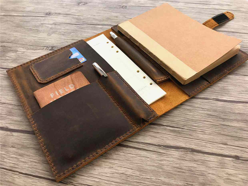 Bìa sổ tay bằng da mộc mạc, thiết kế theo yêu cầu cá nhân.