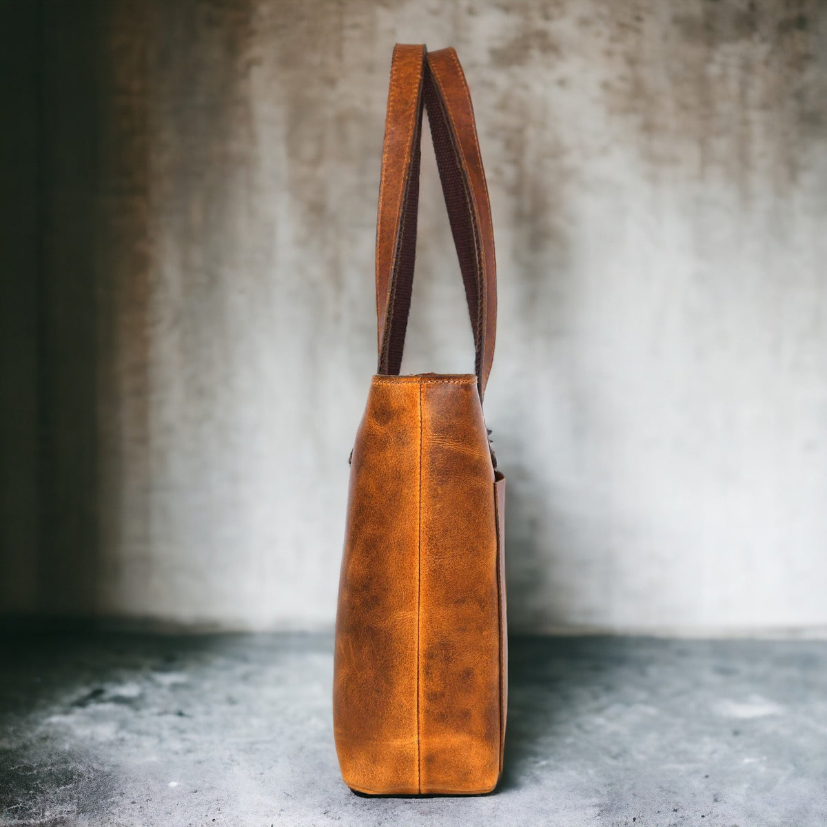 Túi xách da màu cognac cổ điển