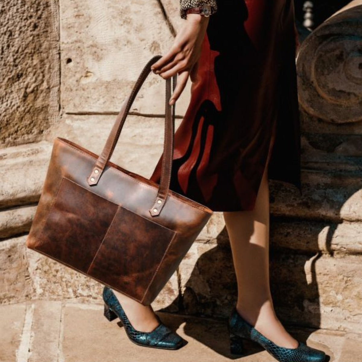 Túi xách da màu cognac cổ điển