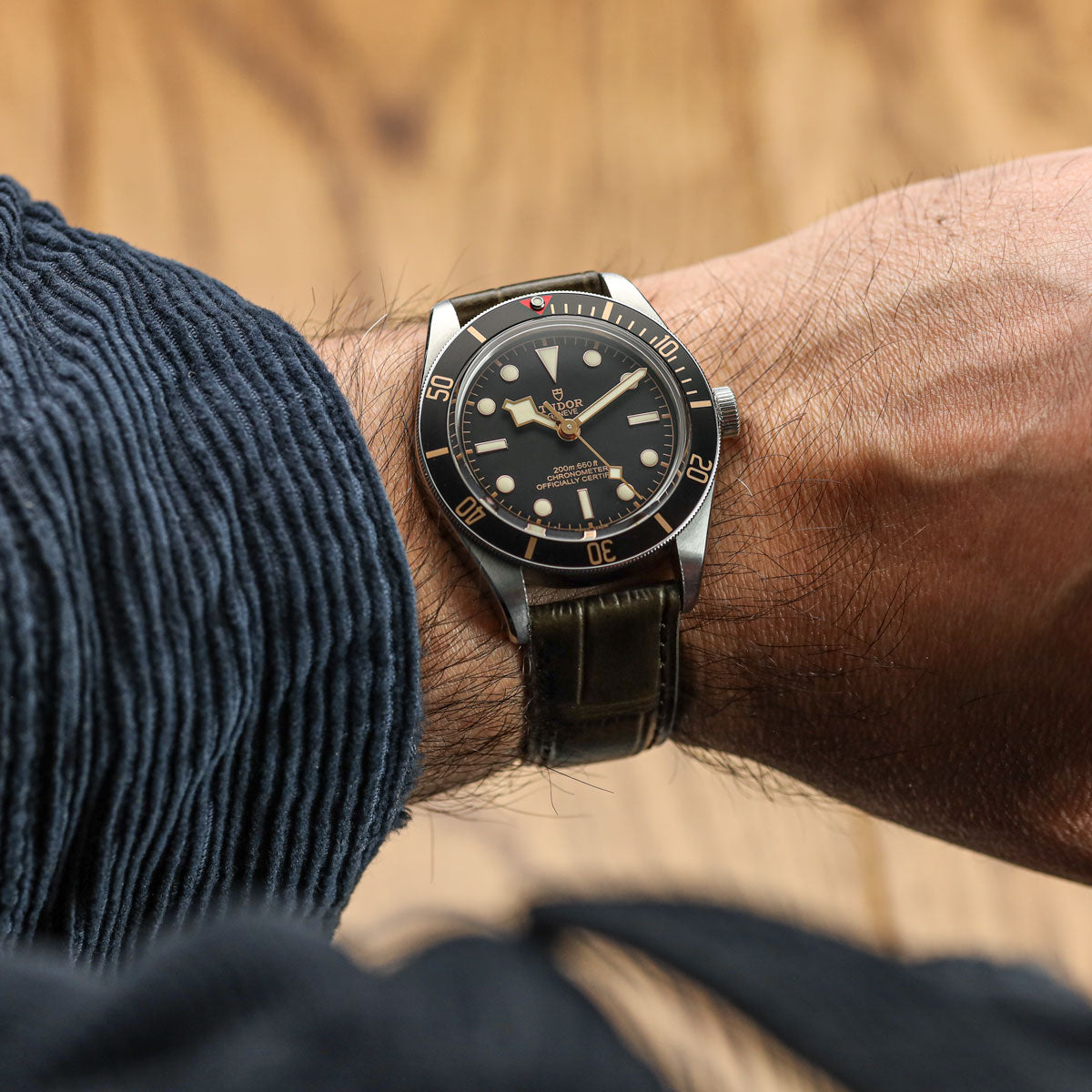 Vòng đeo tay de Montre en Cuir Artisanal Louvain Croc - Vert Olive Élégant
