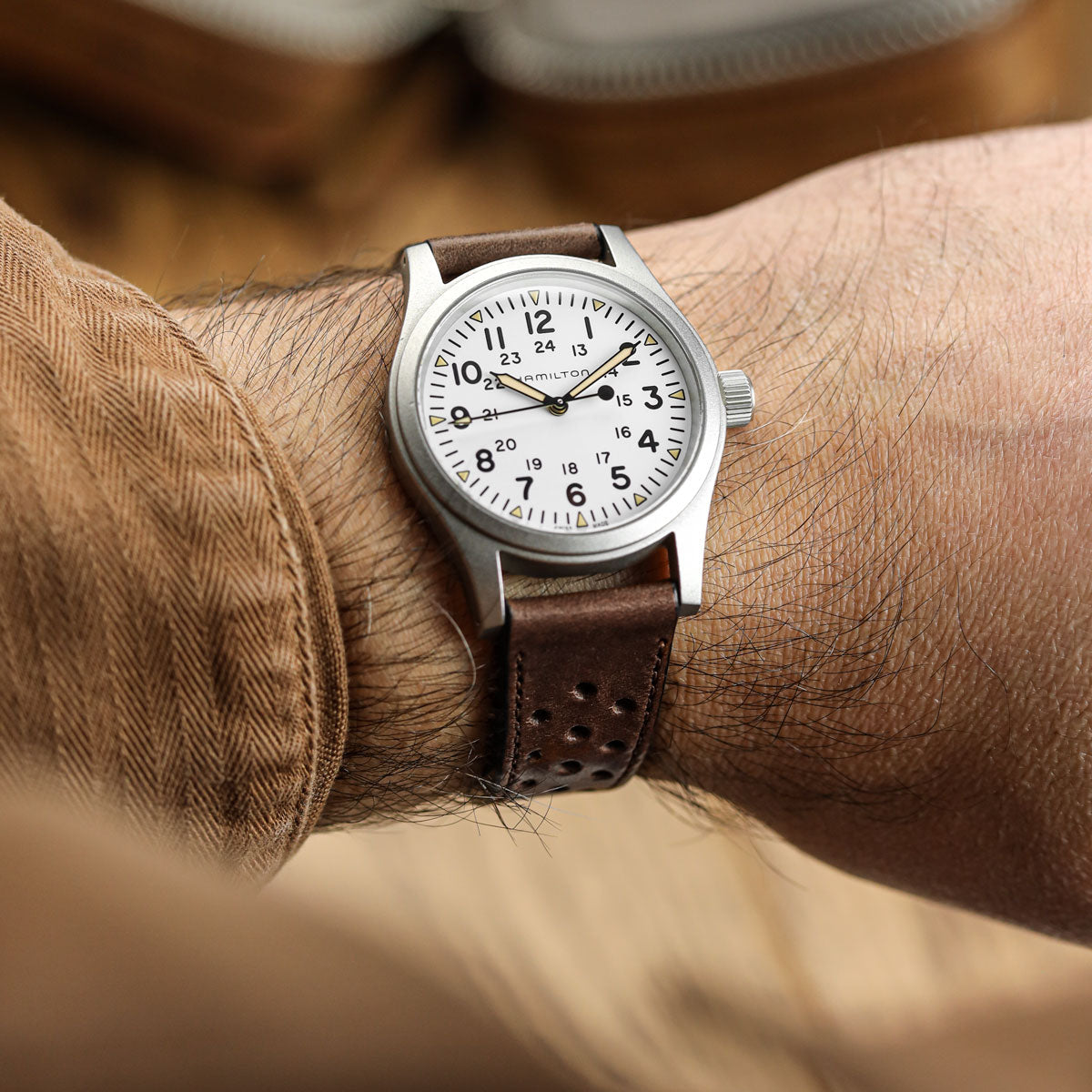 Lav Strap và Cuir Perforé Missouri de WatchGecko - Marron Foncé Élégant