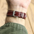 Vòng tay de montre en cuir véritable avec họa tiết cá sấu Carolina - Rouge Grenat