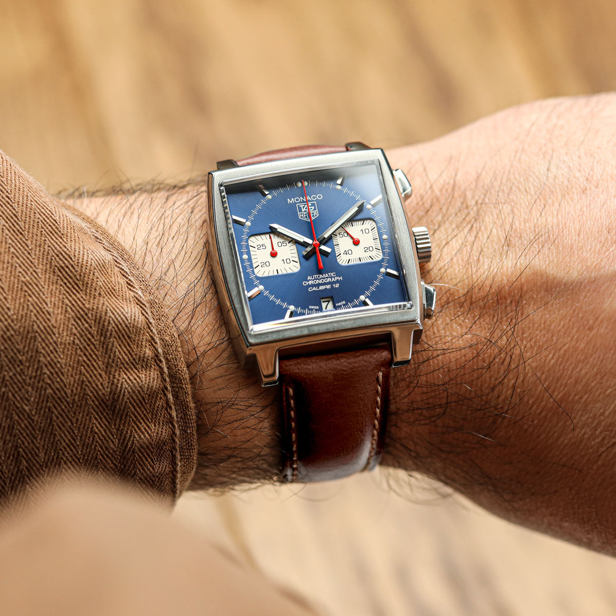 Ban nhạc reloj de cuero genuino acolchado Tenby en color marrón oscuro clásico