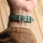 Bracelet de Montre Cuir Véritable Paddé en Vert Sage Pastel de Whitby