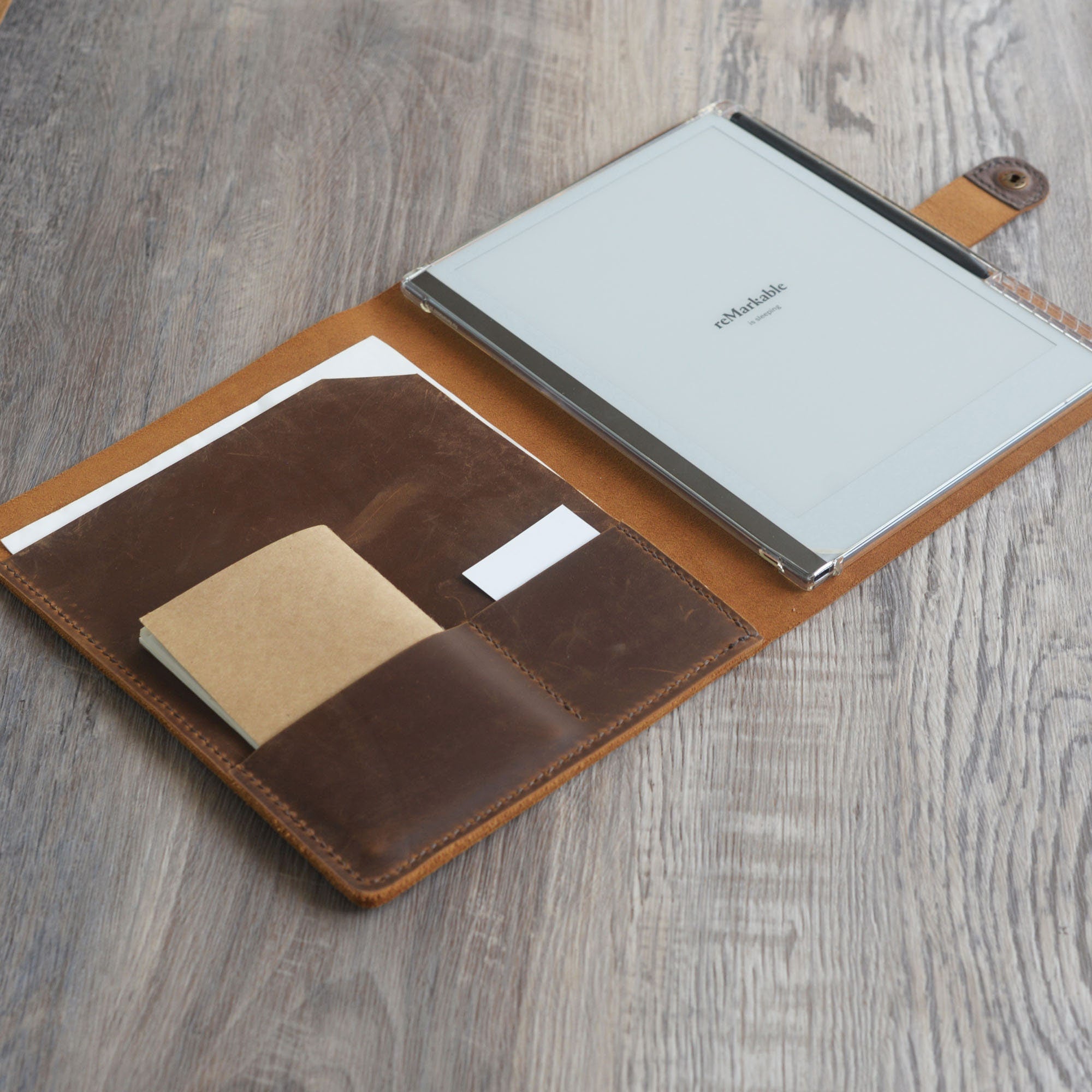 Folio en Cuero Personalizado para Tableta reMarkable - Variedad de Colores - Modelo 607