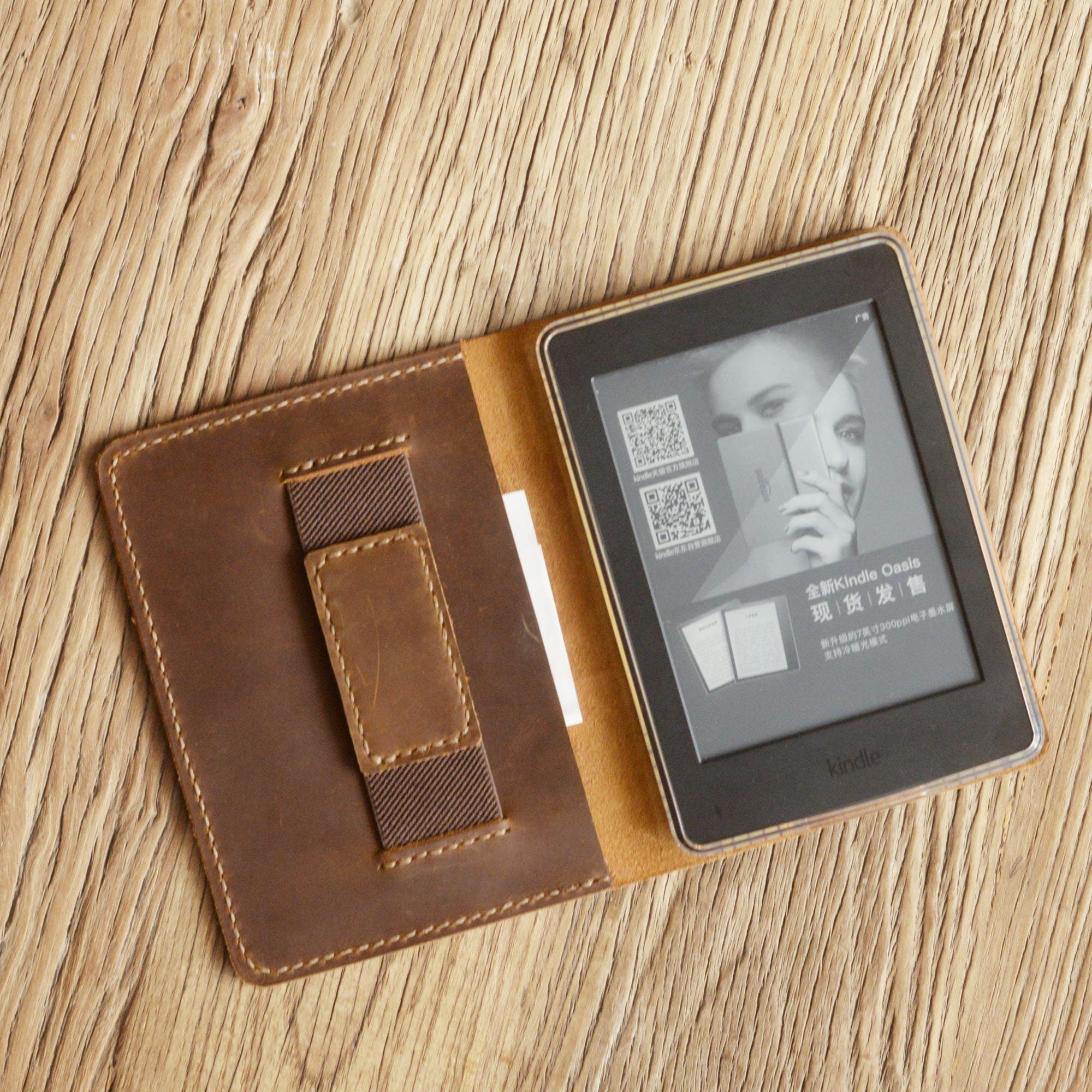 Étui en cuir pour Kindle Paperwhite avec poignée et fermeture élastique - Plusieurs couleurs - K01
