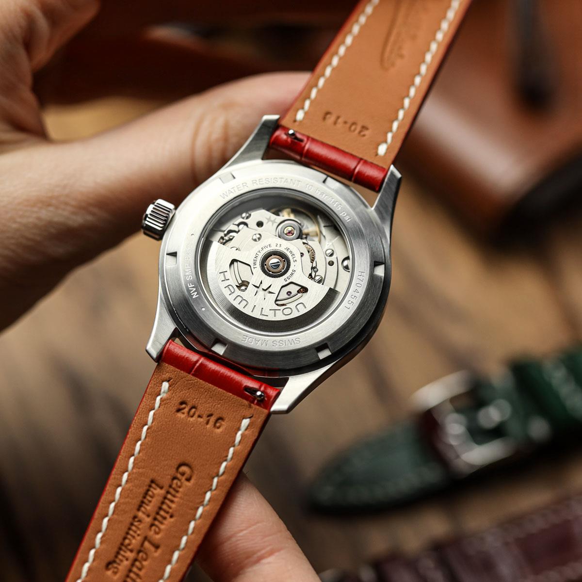 Armen Handgenähte Kalbsleder-Uhrenarmband mit Alligator-Optik ở Leuchtendem Rot
