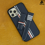 Ốp điện thoại iPhone bằng da Epsom - Màu xanh navy phối với họa tiết kẻ caro trắng và đỏ.
