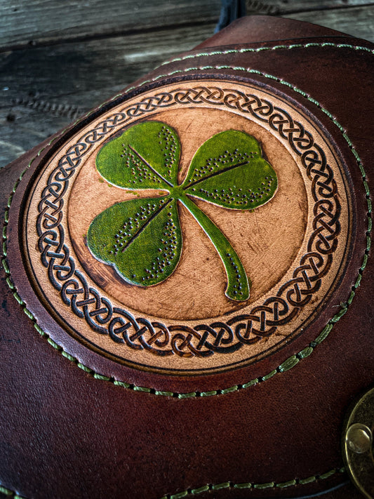 Túi đeo chéo THE BRIGID - Họa tiết cỏ ba lá
