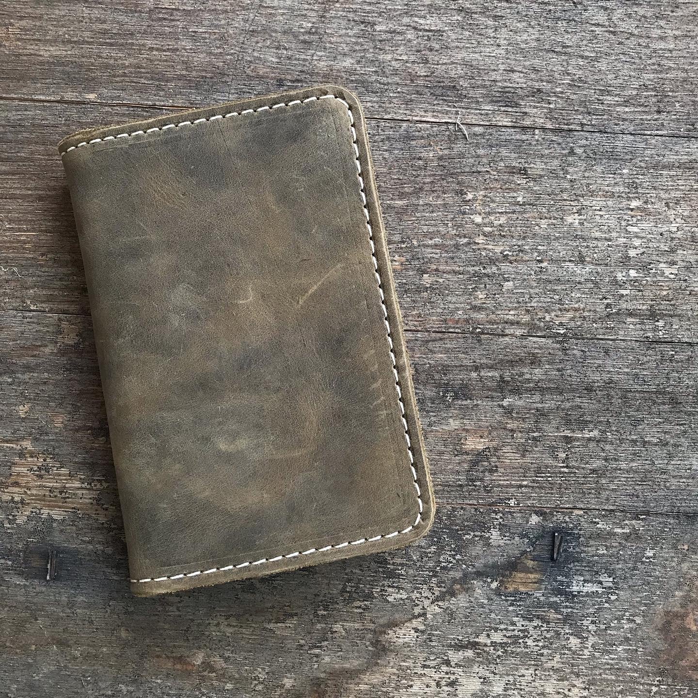 Bao da đựng sổ Field Notebook, ví đựng hộ chiếu khi đi du lịch.
