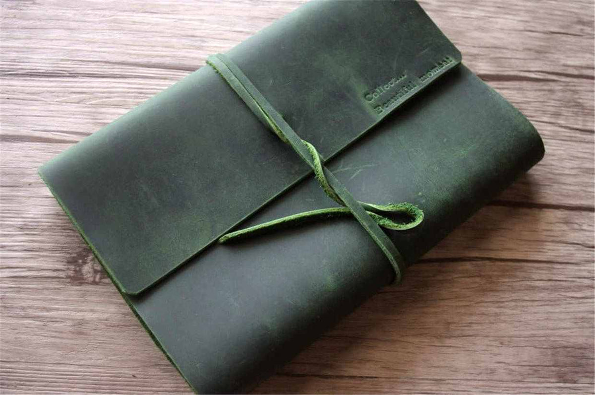 Sổ lưu niệm bằng da cá nhân hóa để tưởng nhớ người thân yêu.