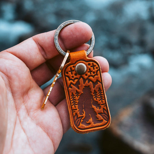Móc khóa hình Sasquatch bằng da - Màu nâu nhạt kiểu Anh