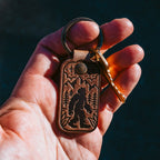 Móc khóa hình Sasquatch bằng da - Màu tự nhiên
