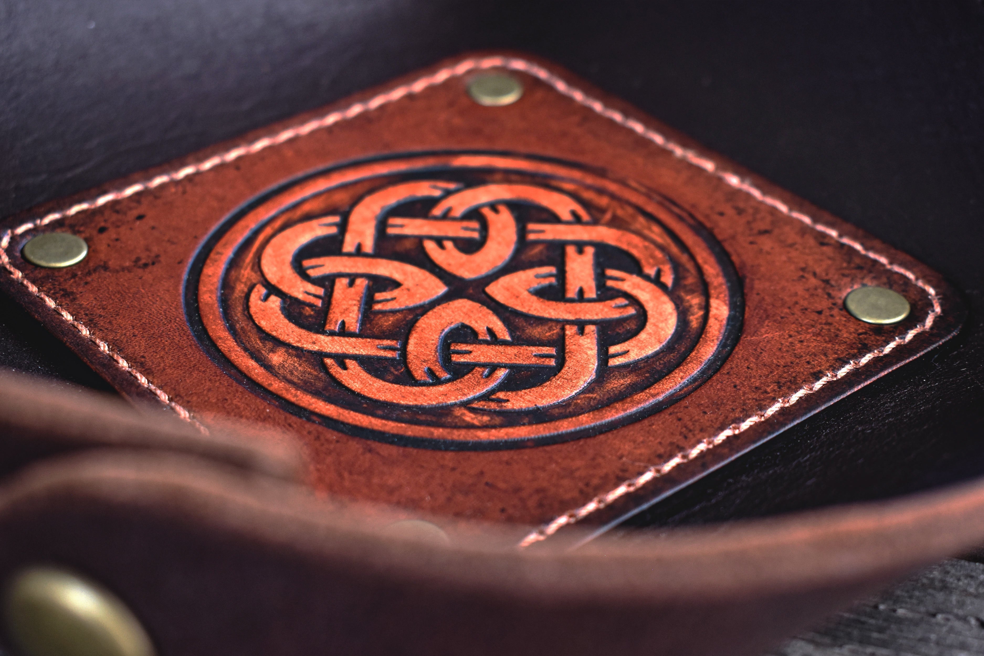 Khay da đựng đồ lặt vặt - Phong cách Celtic